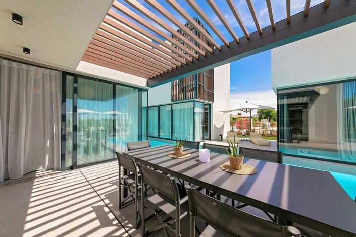 Image No.8-4 Bed Property for sale