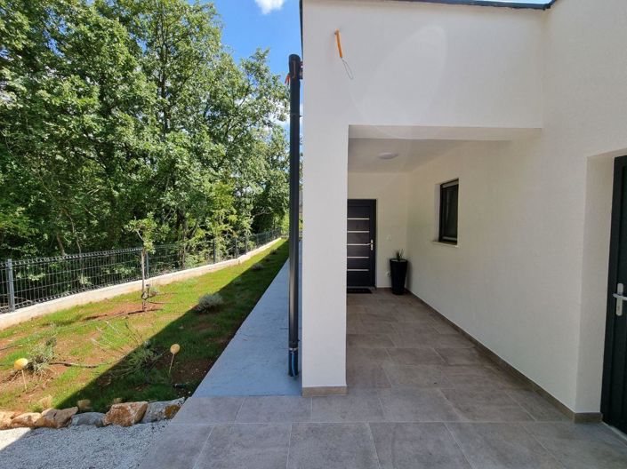 Image No.19-3 Bed Property for sale