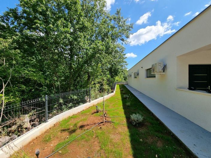 Image No.20-3 Bed Property for sale