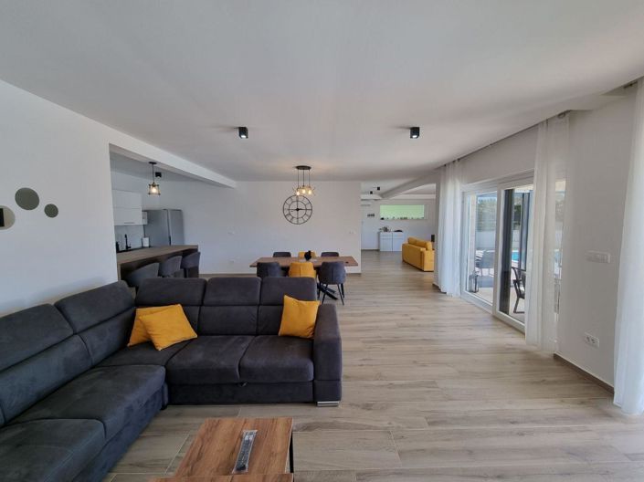 Image No.25-3 Bed Property for sale