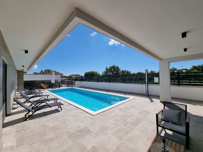 Image No.7-3 Bed Property for sale