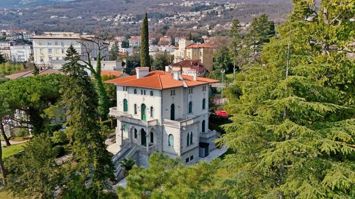 Image No.10-14 Bed Property for sale