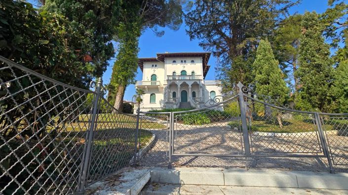 Image No.9-14 Bed Property for sale