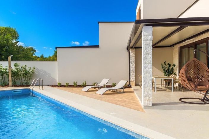 Image No.11-3 Bed Property for sale