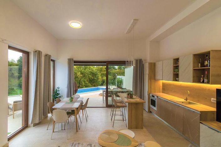 Image No.17-3 Bed Property for sale