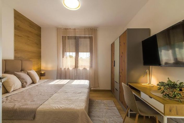 Image No.19-3 Bed Property for sale