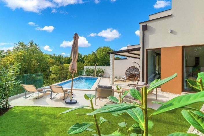 Image No.8-3 Bed Property for sale