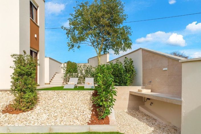 Image No.9-3 Bed Property for sale