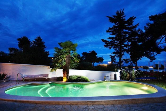 Image No.5-8 Bed Property for sale