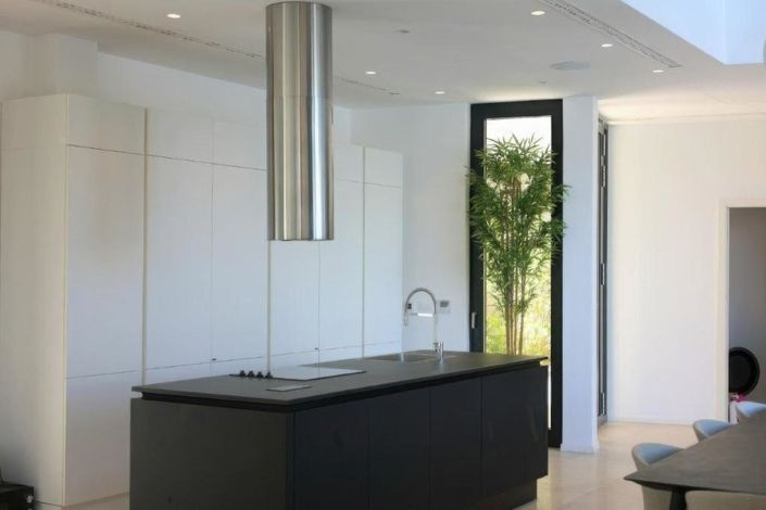 Image No.17-4 Bed Property for sale