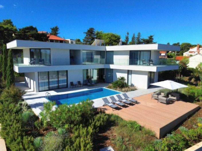 Image No.2-4 Bed Property for sale