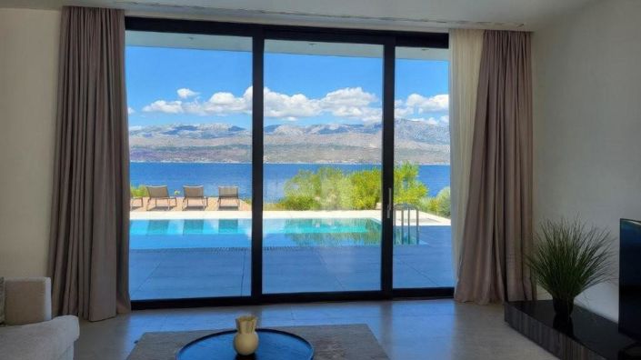 Image No.8-4 Bed Property for sale