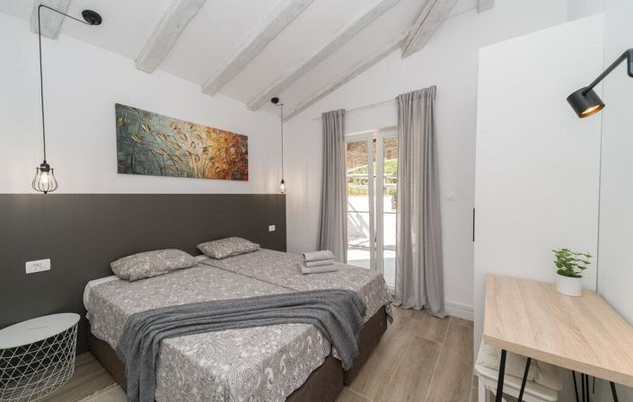 Image No.12-4 Bed Property for sale