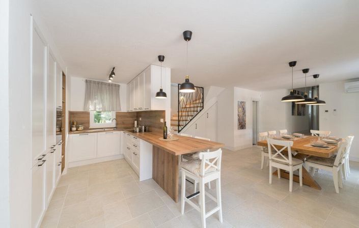 Image No.19-4 Bed Property for sale