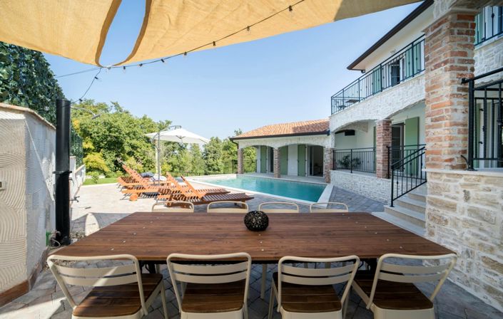 Image No.4-4 Bed Property for sale