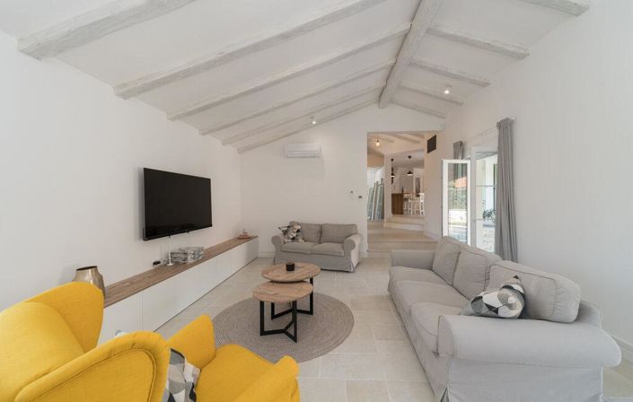 Image No.9-4 Bed Property for sale