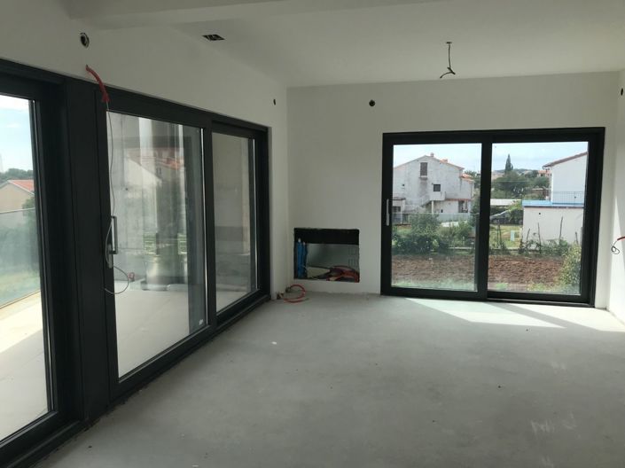 Image No.5-5 Bed Property for sale