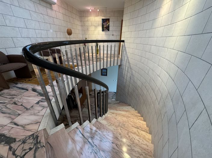 Image No.19-5 Bed Property for sale