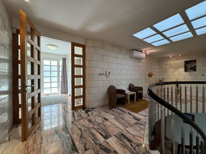 Image No.20-5 Bed Property for sale