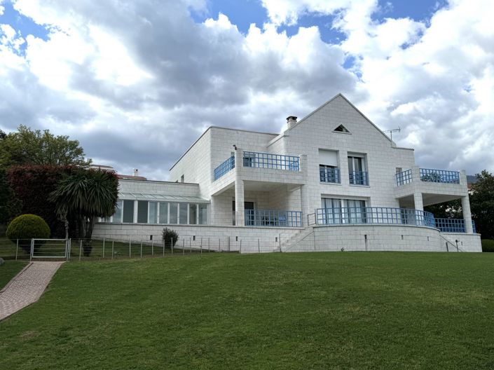 Image No.4-5 Bed Property for sale