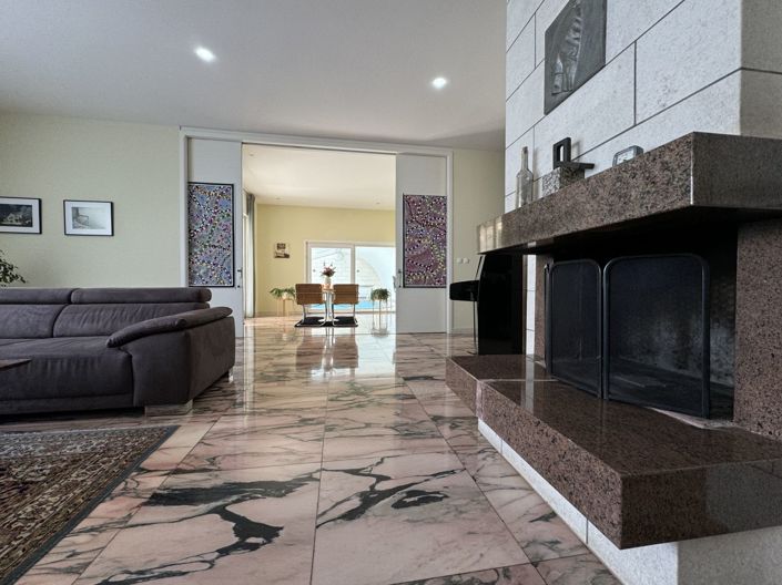 Image No.5-5 Bed Property for sale