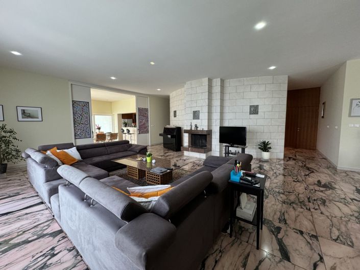 Image No.9-5 Bed Property for sale