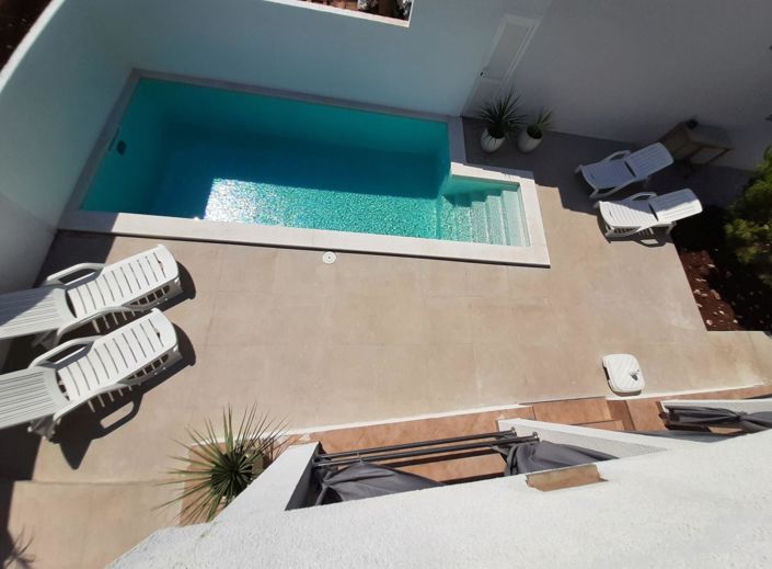 Image No.4-4 Bed Property for sale