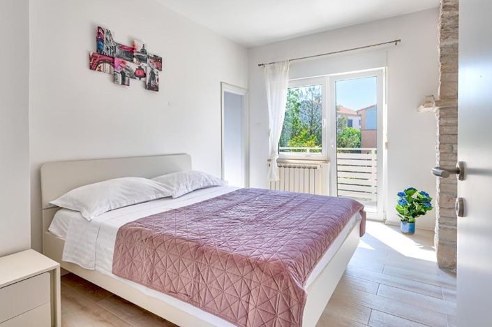 Image No.14-6 Bed Property for sale