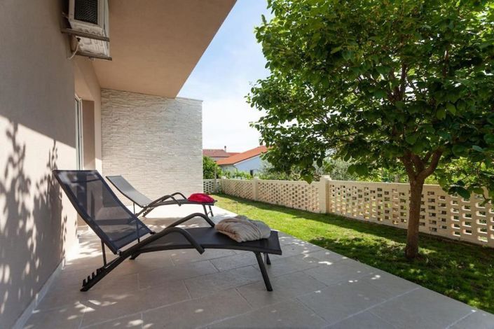 Image No.4-6 Bed Property for sale