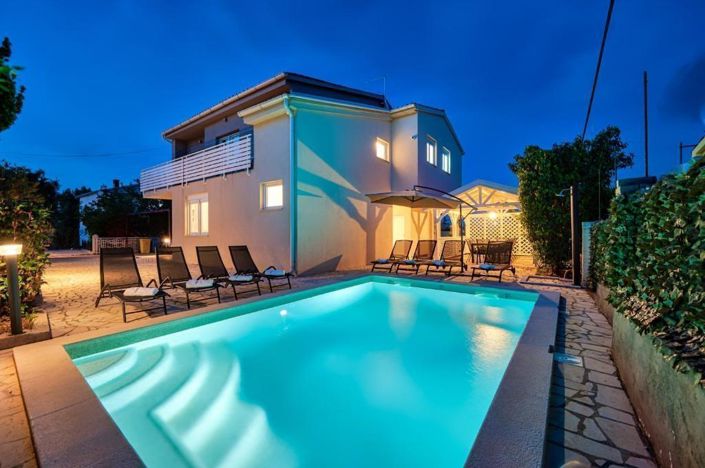 Image No.5-6 Bed Property for sale