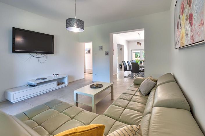 Image No.9-6 Bed Property for sale