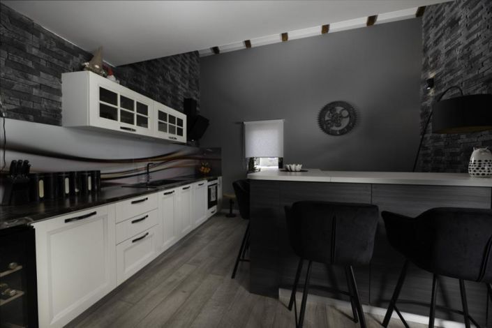 Image No.18-3 Bed Property for sale