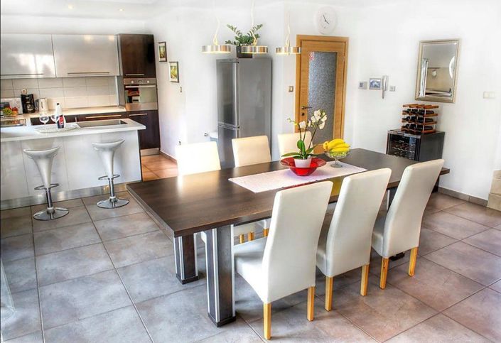 Image No.11-5 Bed Property for sale