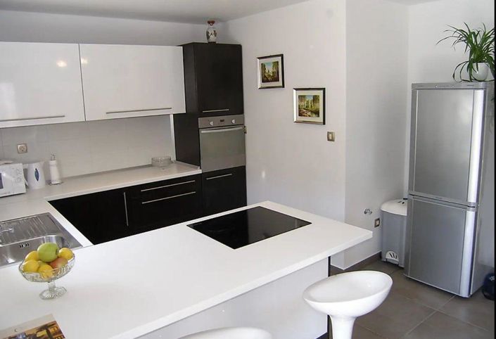 Image No.12-5 Bed Property for sale