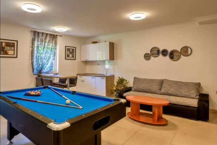 Image No.13-5 Bed Property for sale