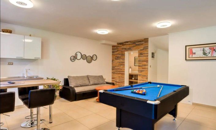 Image No.14-5 Bed Property for sale