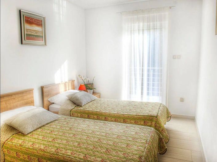 Image No.23-5 Bed Property for sale