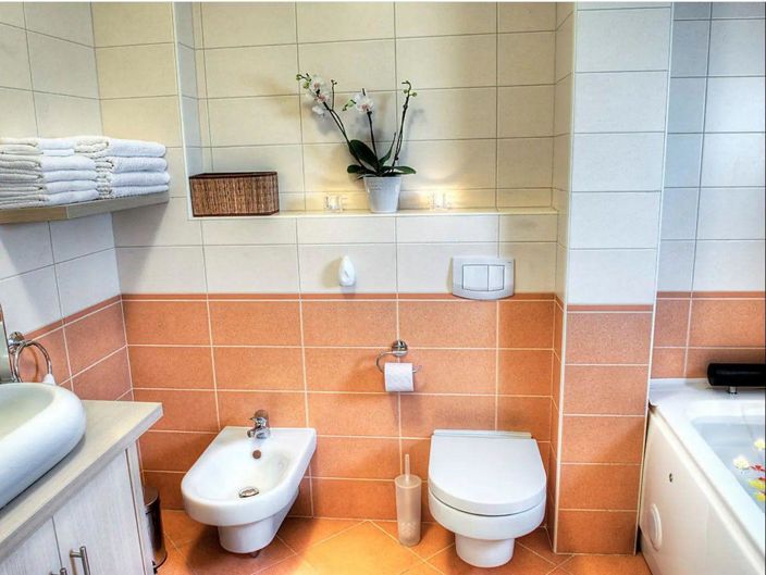 Image No.24-5 Bed Property for sale