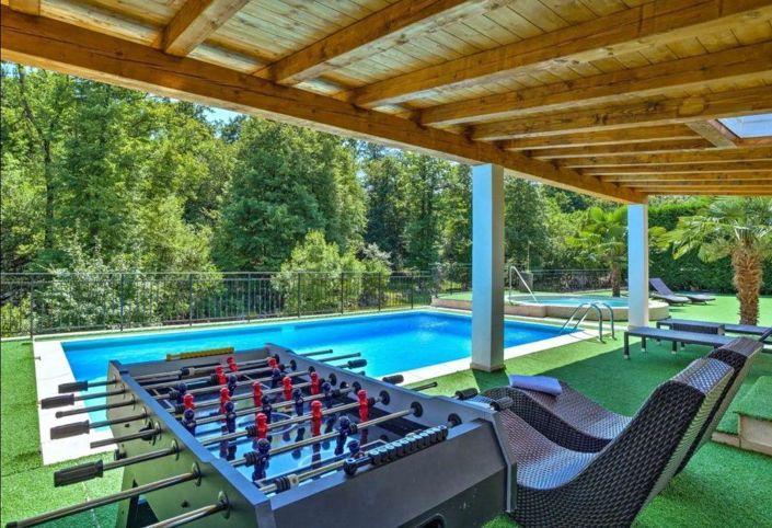 Image No.8-5 Bed Property for sale