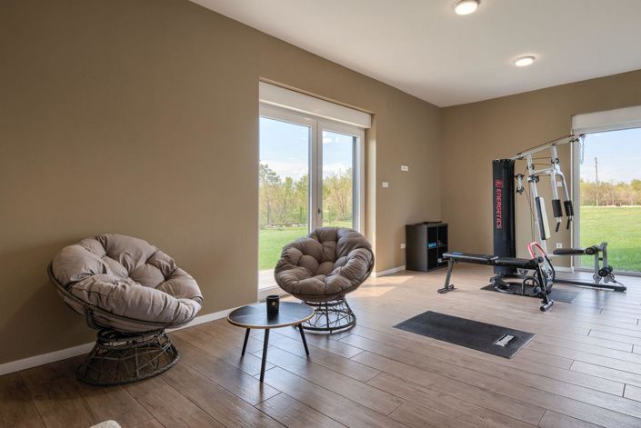 Image No.22-5 Bed Property for sale