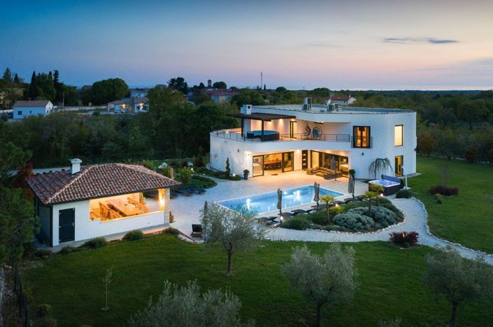 Image No.7-5 Bed Property for sale