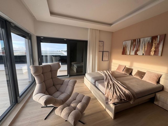 Image No.15-4 Bed Property for sale