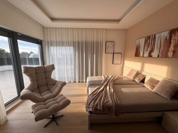 Image No.17-4 Bed Property for sale