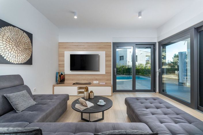 Image No.2-4 Bed Property for sale