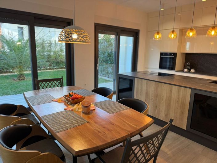 Image No.5-4 Bed Property for sale