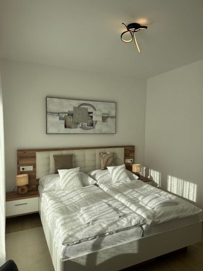 Image No.8-4 Bed Property for sale