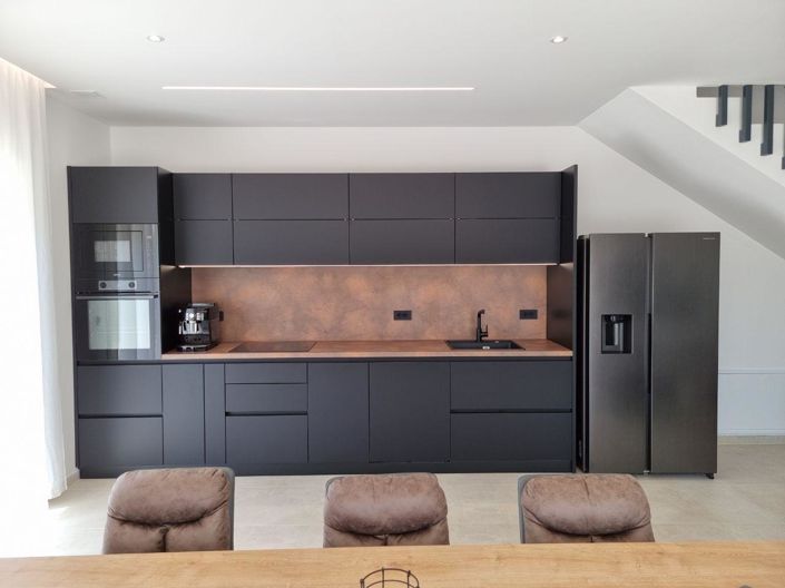 Image No.17-4 Bed Property for sale