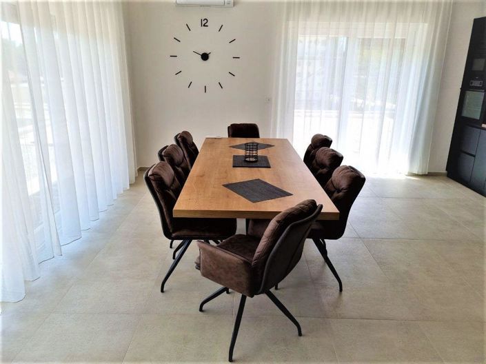 Image No.18-4 Bed Property for sale