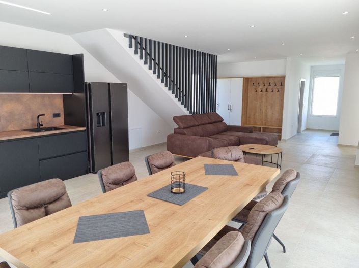 Image No.20-4 Bed Property for sale