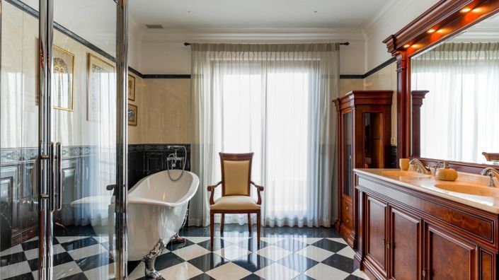 Image No.22-4 Bed Property for sale